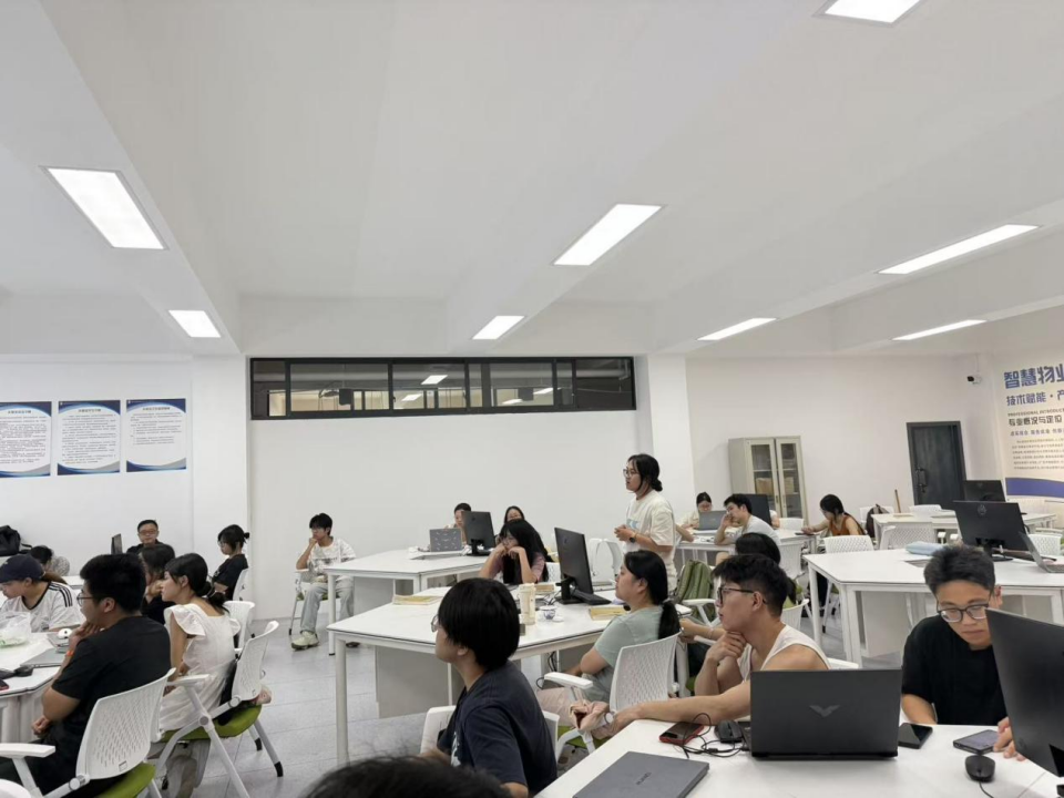 图5 同学积极参与活动问答 图5 同学积极参与活动问答